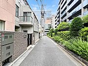 【外観】都心ながら落ち着いた街並み。