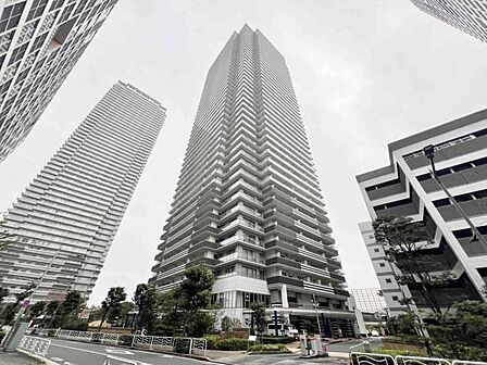 【外観】都会的な景色の中に溶け込みながら、確かな存在感を放つデザイン。