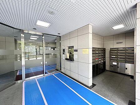【エントランス】住まう方を優しく迎える空間。