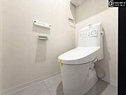 【トイレ】清潔感のあるシンプルで使いやすいトイレです。