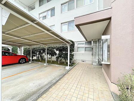 【駐輪場】屋根付き駐輪場で、雨の日も安心です。