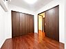 寝室：【洋室：4.8帖】　一日の疲れをいやしてくれる主寝室。時を忘れて過ごす場所として過ごせるお部屋です。