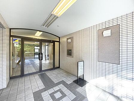 【エントランス】綺麗に整備されたエントランスです。