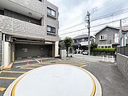 【駐車場】日々のカーライフを支える便利な設備です。