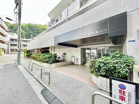 【エントランス】　いつも通る場所だからこそしっかりと清潔に保たれていると嬉しいものです