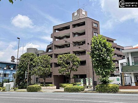 【外観】落ち着いた色調でまとめられた、落ち着きと品のある佇まい。