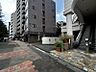 周辺：【周辺環境】駅からの帰り道も心地よいフラットなアプローチ。