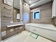 【浴室】1日の終わりにご褒美を。窓付きの明るいバスルーム