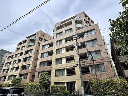 【外観】重厚感と洗練さを兼ね備えた佇まい。