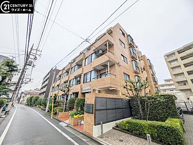 外観:【外観】 静かな住宅街に映える、端正なマンション。暮らしの舞台にふさわしい、落ち着きと品格を備えています。 外観:【外観】 静かな住宅街に映える、端正なマンション。暮らしの舞台にふさわしい、落ち着きと品格を備えています。