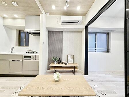 【DK:7.9帖】暖かみのある色彩でまとめられた洗練された住空間
