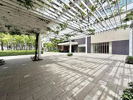 【エントランス】住まう方を優しく迎える空間。
