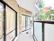 【バルコニー】　陽当りと風通しの良いバルコニー。心地よい風と眺望が癒しを与えてくれる時間