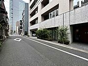 【外観】緑が導く我が家への道。