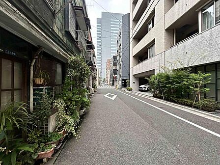 【エントランス車側からも歩行者側からもお互いが視界に入りやすいです。