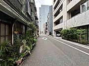 【エントランス車側からも歩行者側からもお互いが視界に入りやすいです。