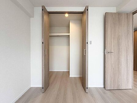 【収納】便利な棚収納が備わり、住空間をより効率よく使えます。