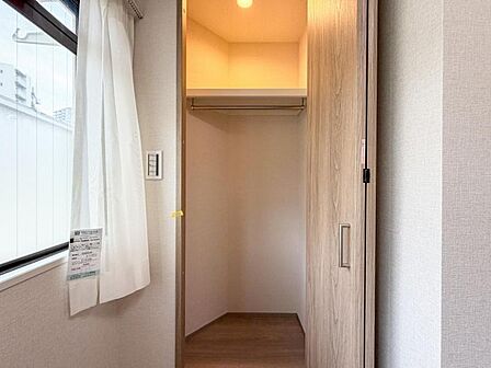 【収納】　大きなWICが完備。衣類や大きな家電などをマルチに収納できて住空間をより広げてくれます。