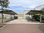 【エントランス】日常の始まりと終わりを彩る空間。