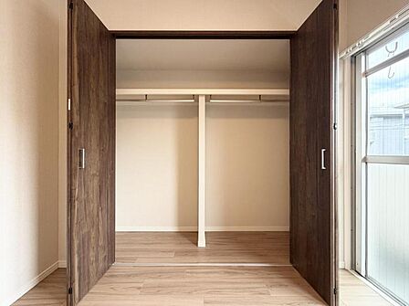 【収納】室内を有効的にお使いいただける全居室収納付き。洋服や雑貨など無駄なく収納いただけます。