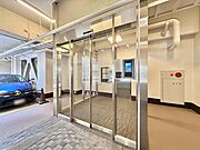 【エントランス】建物の顔となる上品なエントランス。