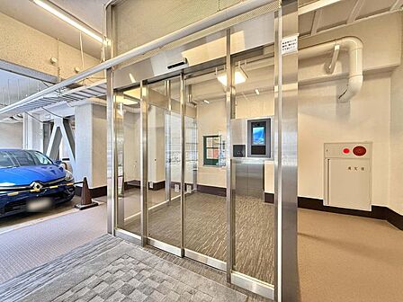 【エントランス】建物の顔となる上品なエントランス。