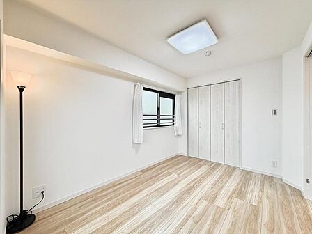 【洋室6帖】独立性があり、在宅ワークにもおすすめです。