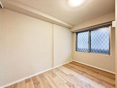 【洋室：5帖】使い方に柔軟性があり、個室としても趣味の部屋としても利用可能です。