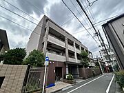 【外観】街の景観に品よく溶け込む佇まい。