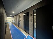 【エントランス】分譲マンションらしい品のあるエントランスです。