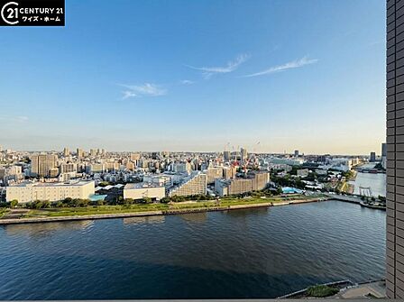 【眺望】遠くまで見渡せる開放的な眺望。日々の疲れを忘れさせてくれる景色です。