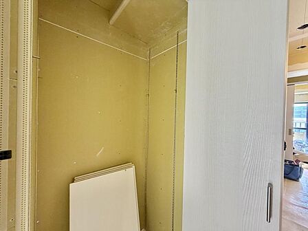 【洗面所】生活感の隠せるランドリースペース。