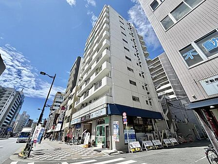 【外観】洗練された都市生活の象徴。