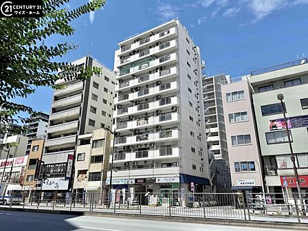【外観】空へと伸びるシャープなライン。