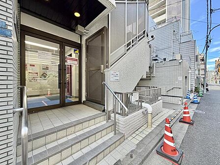 【エントランス】閑静な住宅街に佇む住まい。