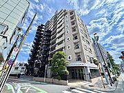 【外観】規則正しく並ぶ窓のラインが、建物全体に心地よいリズムを生みます。