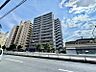 外観：【外観】規則正しく並ぶ窓のラインが、建物全体に心地よいリズムを生みます。
