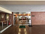 【エントランス】整った印象の共用空間。