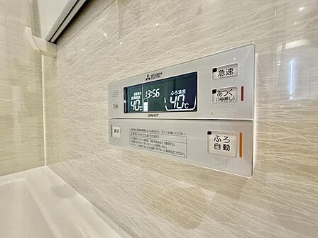 【設備】 いつでも温かいお湯に浸かることができる追い焚き機能付き