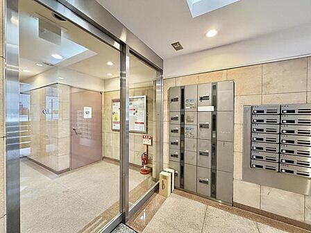 【エントランス】清潔感のある綺麗なエントランスです。