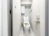トイレ：清潔感のあるシンプルで使いやすいトイレです。