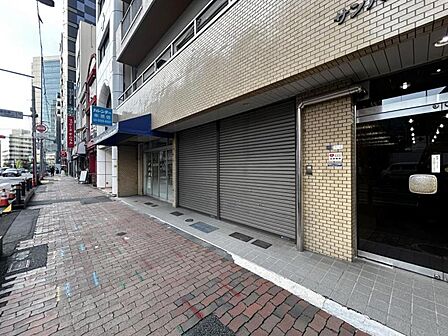 住まいの顔ともいえるエントランスは、上品で洗練された印象に仕上がっています。