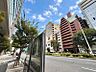 外観：【外観】　落ち着いた色合いで、周囲の街並みに馴染む外観です。