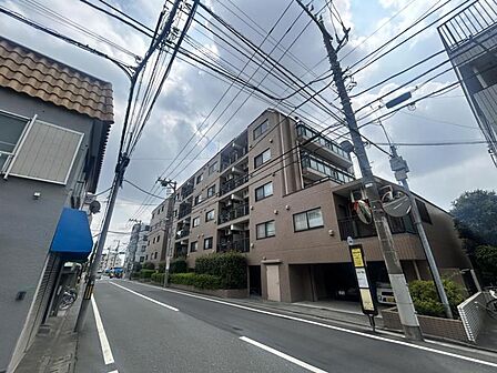 【外観】住まいとしての品格を感じさせる佇まい。