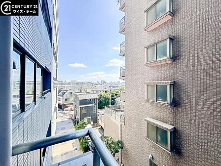 【眺望】 心地よい風を肌で感じられるバルコニーからの景色