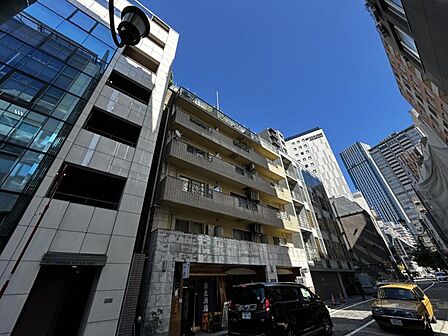 【外観】圧迫感がなく街並みに馴染む落ち着いた佇まい。