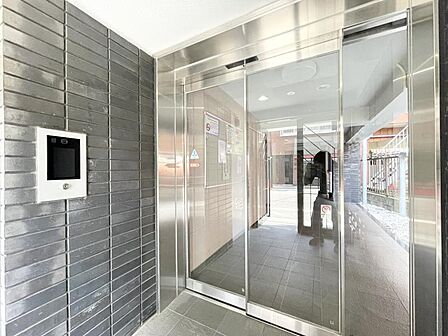 【エントランス】住まいの第一印象を彩る空間。