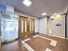 エントランス：【エントランス】住まいの顔となるエントランス空間です。