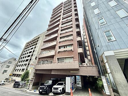 【外観】洗練された街に溶け込む外観。都市の中で、心地よい暮らしを支える存在です。