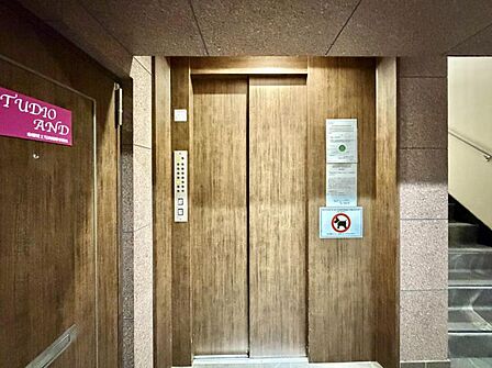 【エレベーター】エレベーターを完備しておりマンション内の移動も快適です。